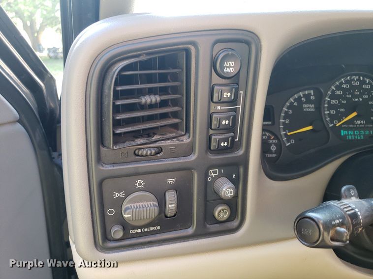 image for item DP7913 2001 Chevrolet Suburban  SUV