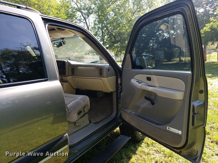 image for item DP7913 2001 Chevrolet Suburban  SUV