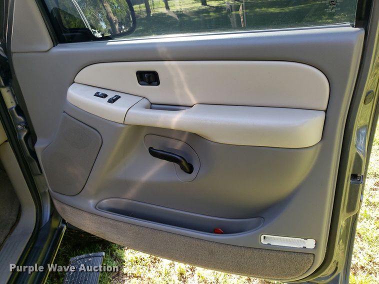 image for item DP7913 2001 Chevrolet Suburban  SUV