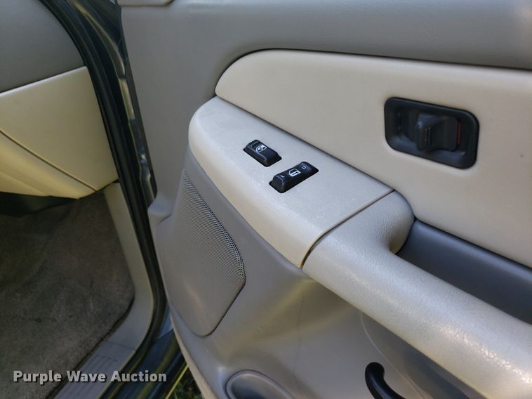 image for item DP7913 2001 Chevrolet Suburban  SUV