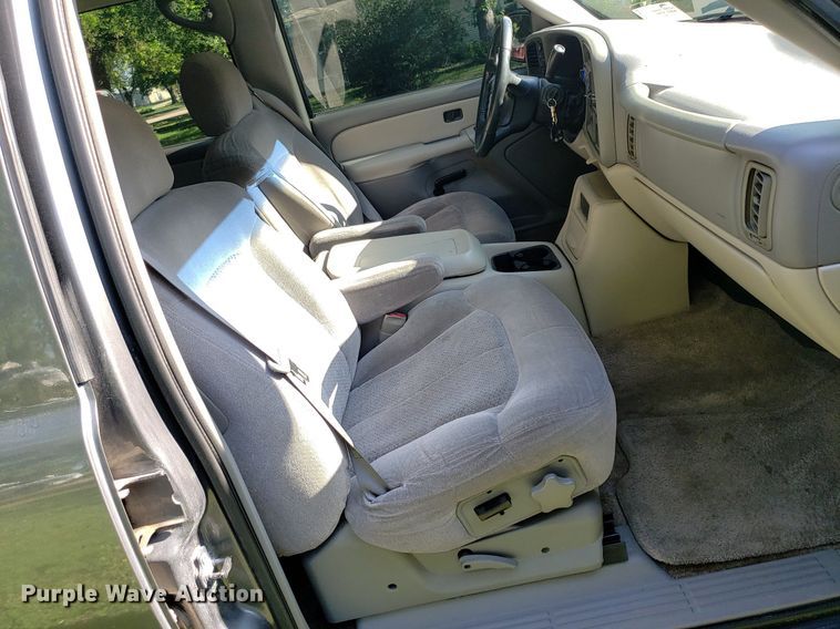 image for item DP7913 2001 Chevrolet Suburban  SUV