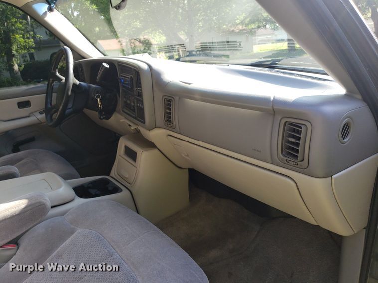 image for item DP7913 2001 Chevrolet Suburban  SUV