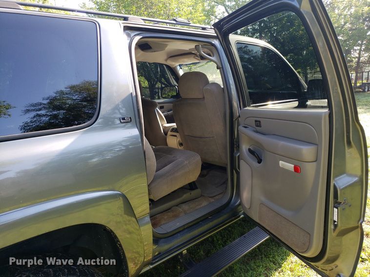 image for item DP7913 2001 Chevrolet Suburban  SUV