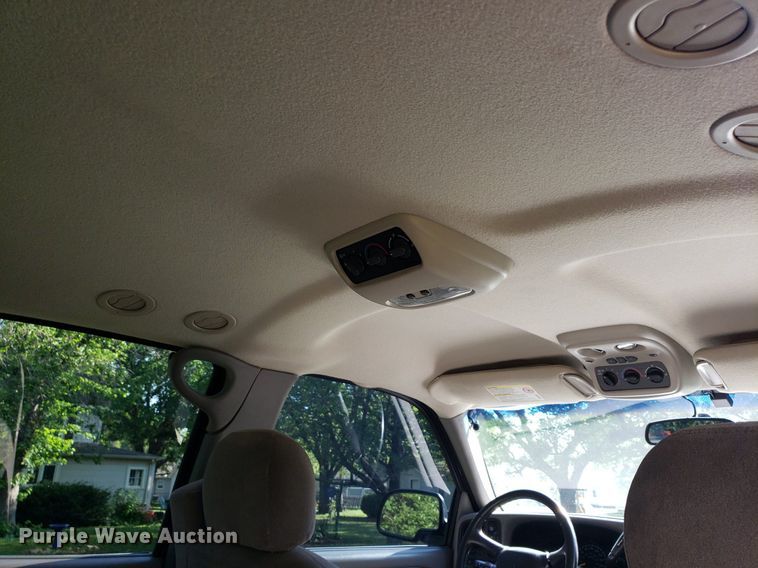 image for item DP7913 2001 Chevrolet Suburban  SUV