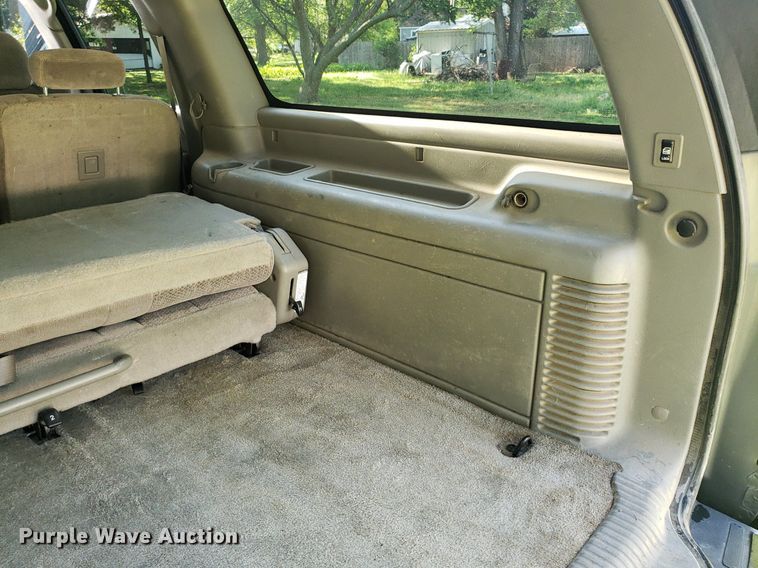 image for item DP7913 2001 Chevrolet Suburban  SUV