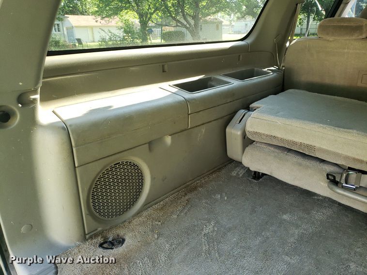 image for item DP7913 2001 Chevrolet Suburban  SUV