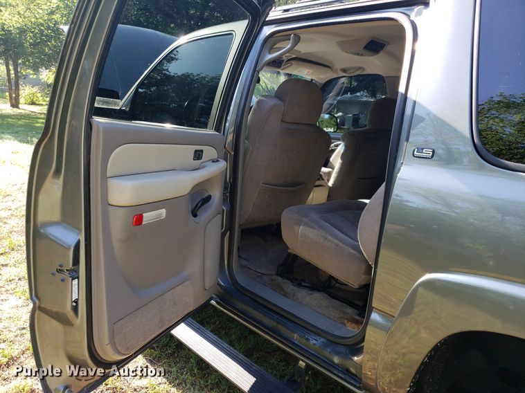image for item DP7913 2001 Chevrolet Suburban  SUV