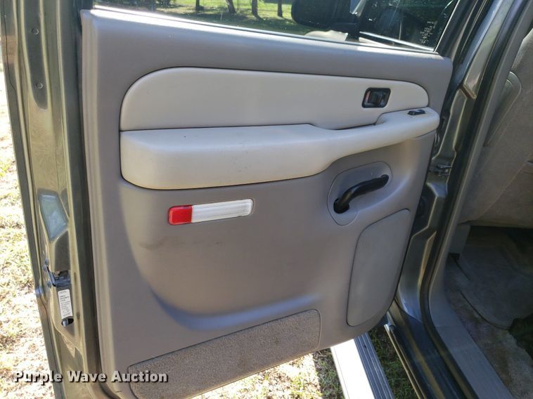 image for item DP7913 2001 Chevrolet Suburban  SUV