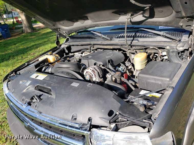 image for item DP7913 2001 Chevrolet Suburban  SUV