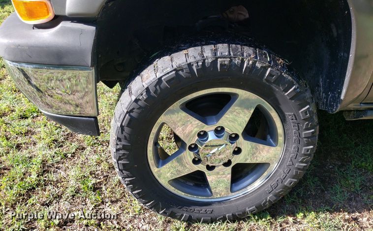 image for item DP7913 2001 Chevrolet Suburban  SUV