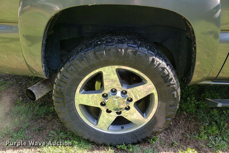 image for item DP7913 2001 Chevrolet Suburban  SUV