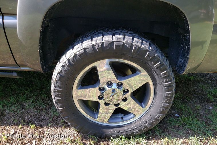 image for item DP7913 2001 Chevrolet Suburban  SUV