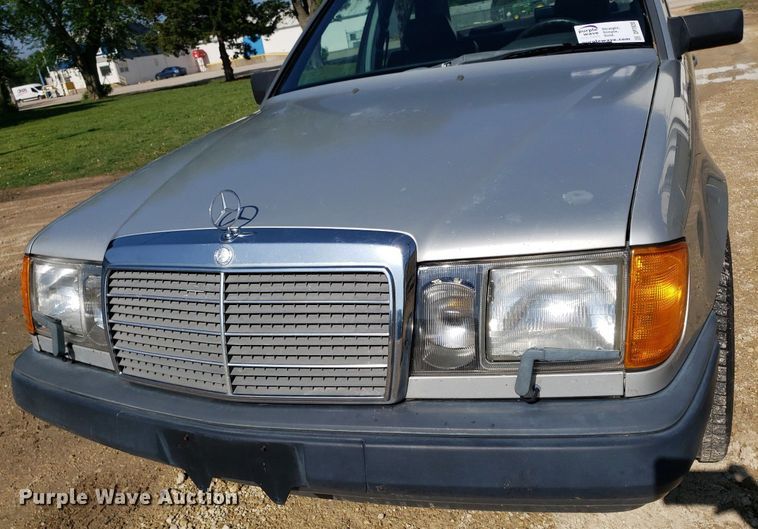 image for item DP7920 1986 Mercedes Benz 300E