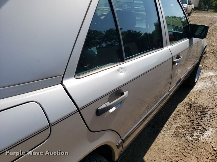 image for item DP7920 1986 Mercedes Benz 300E