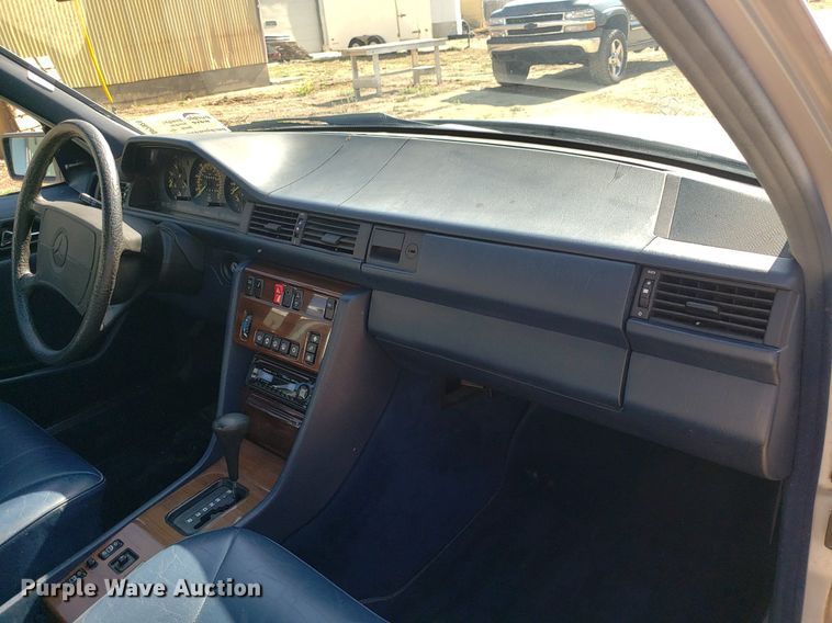 image for item DP7920 1986 Mercedes Benz 300E