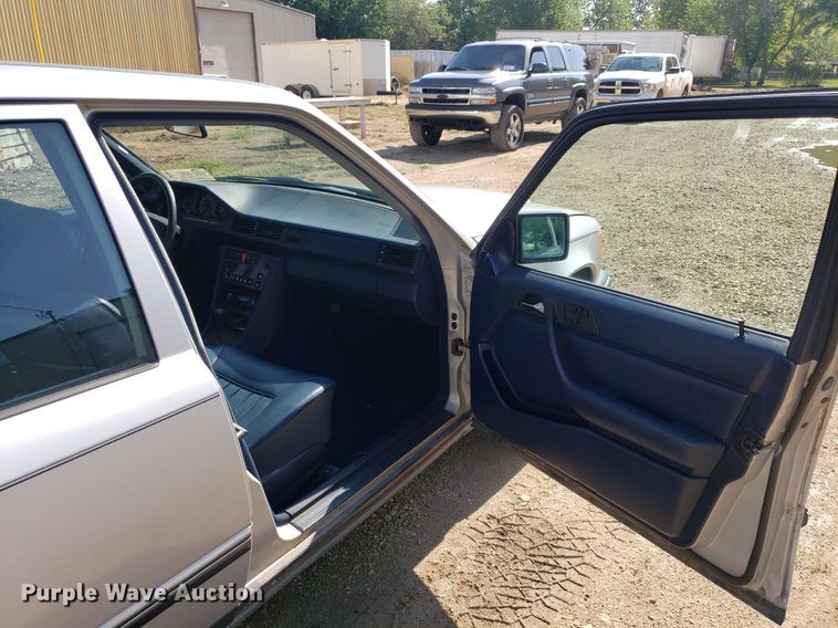 image for item DP7920 1986 Mercedes Benz 300E