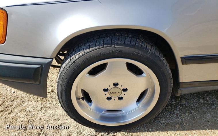 image for item DP7920 1986 Mercedes Benz 300E