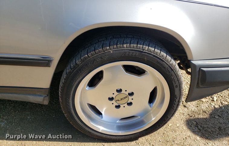 image for item DP7920 1986 Mercedes Benz 300E