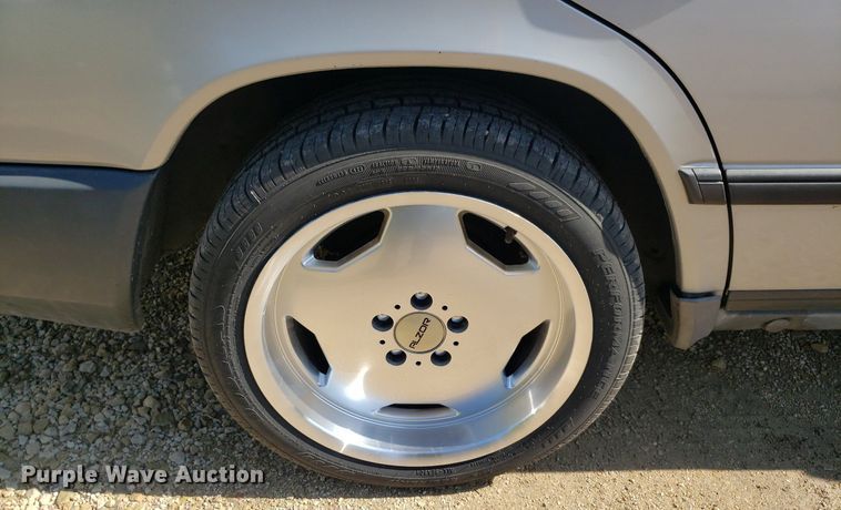 image for item DP7920 1986 Mercedes Benz 300E