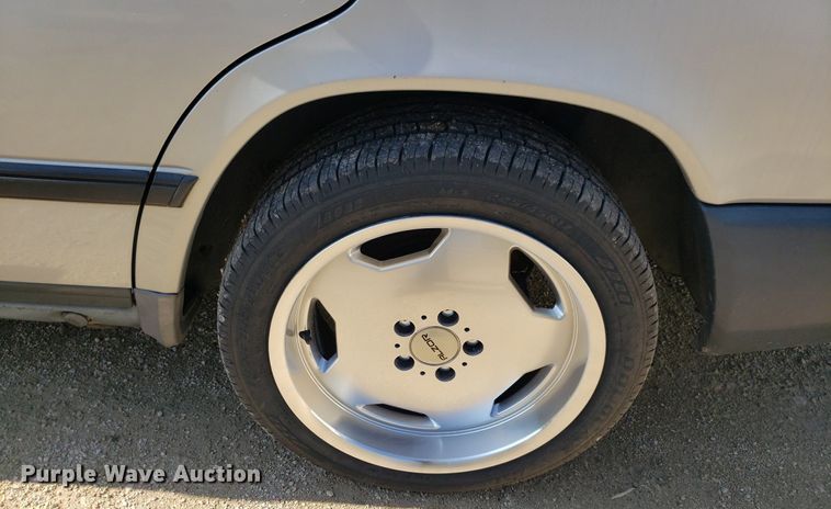 image for item DP7920 1986 Mercedes Benz 300E