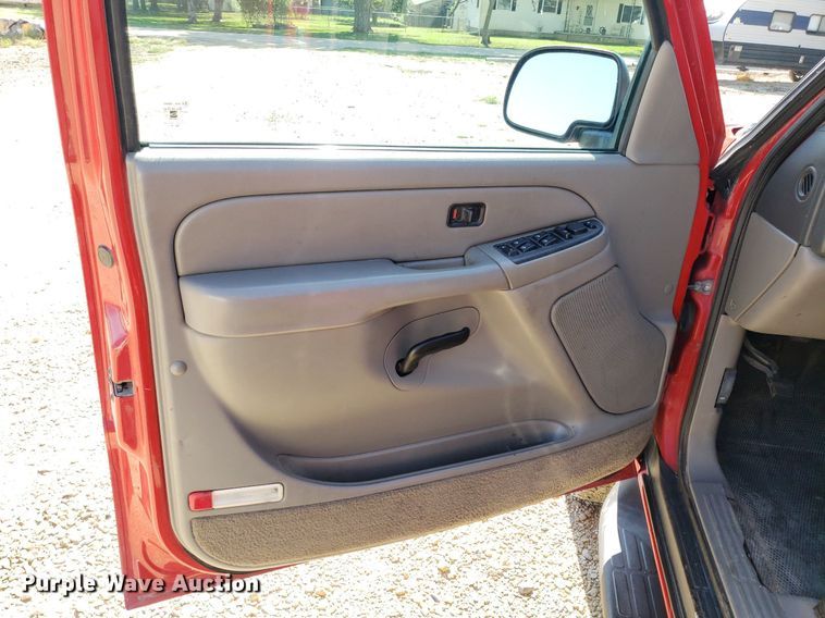 image for item DP7921 2004 Chevrolet Suburban  SUV