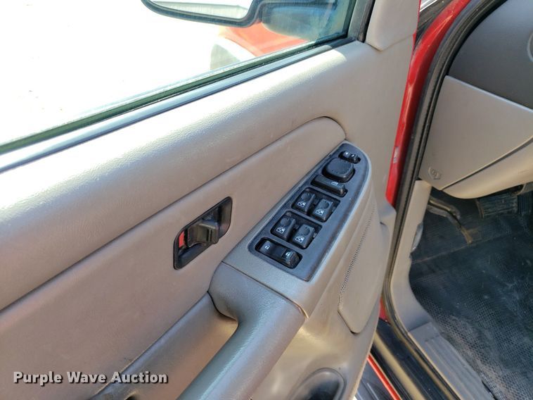 image for item DP7921 2004 Chevrolet Suburban  SUV