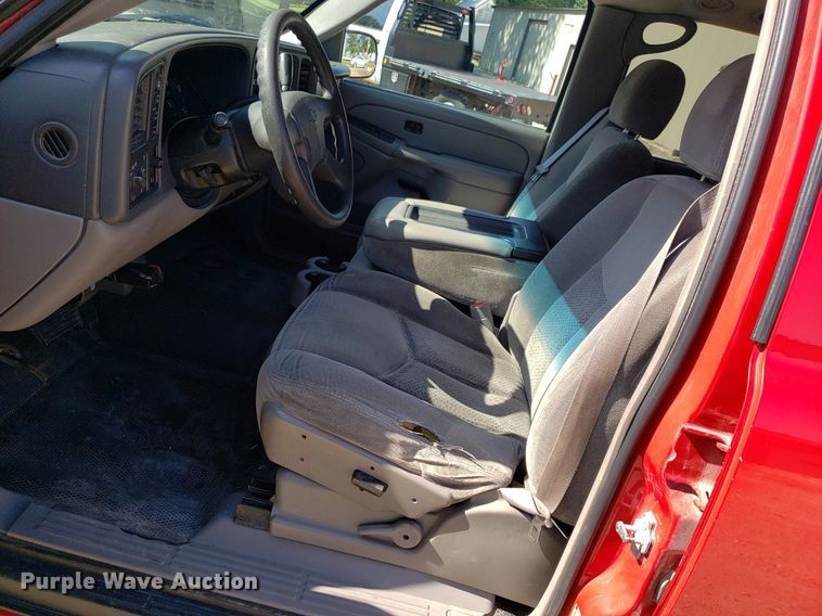 image for item DP7921 2004 Chevrolet Suburban  SUV