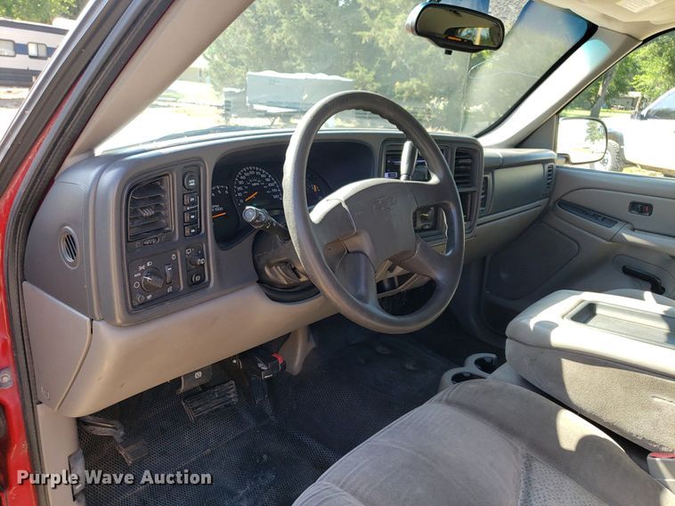 image for item DP7921 2004 Chevrolet Suburban  SUV