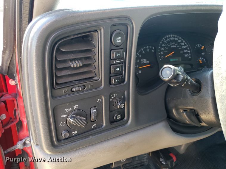 image for item DP7921 2004 Chevrolet Suburban  SUV