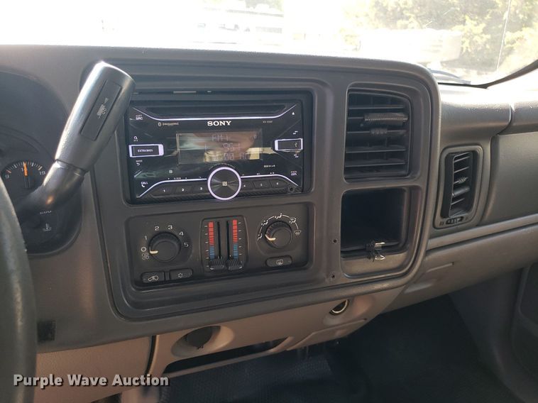 image for item DP7921 2004 Chevrolet Suburban  SUV