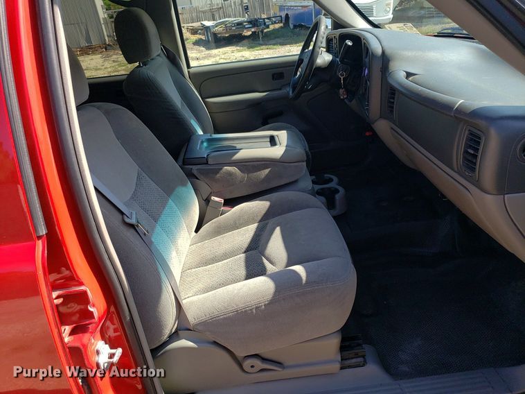 image for item DP7921 2004 Chevrolet Suburban  SUV