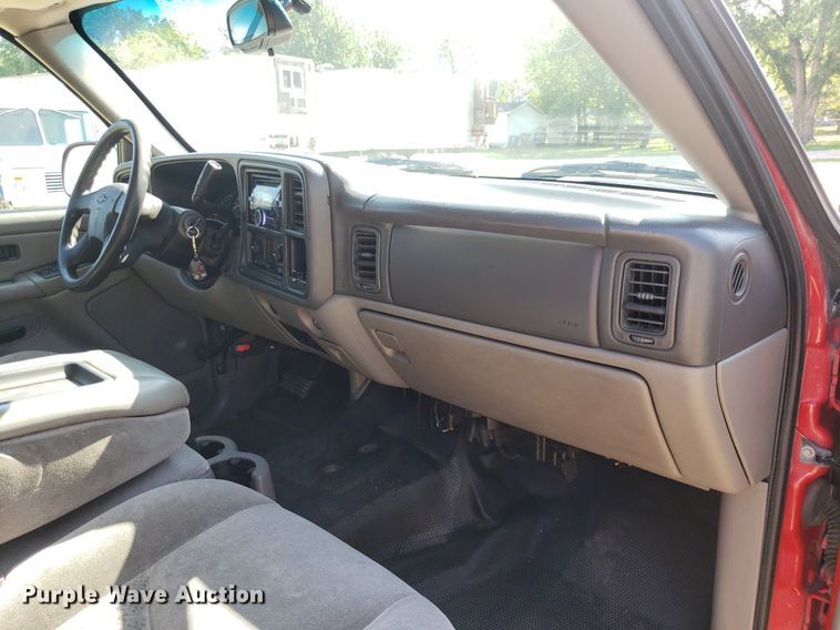 image for item DP7921 2004 Chevrolet Suburban  SUV