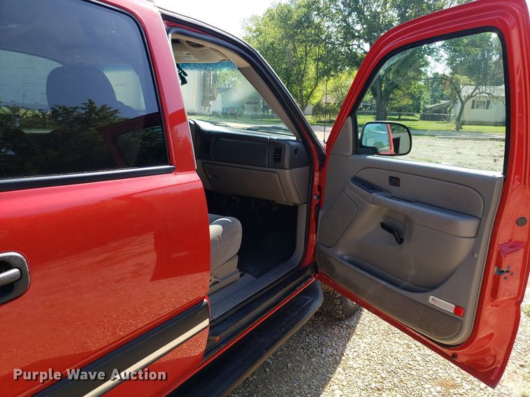 image for item DP7921 2004 Chevrolet Suburban  SUV