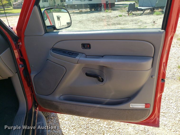 image for item DP7921 2004 Chevrolet Suburban  SUV