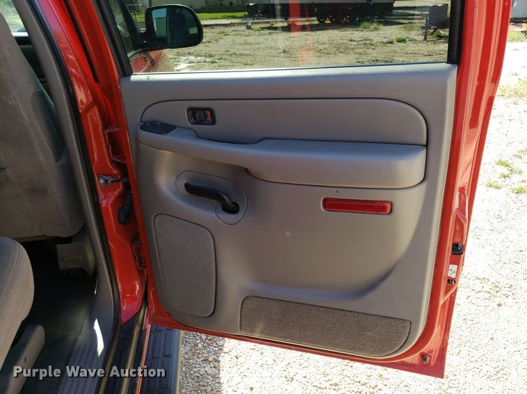 image for item DP7921 2004 Chevrolet Suburban  SUV