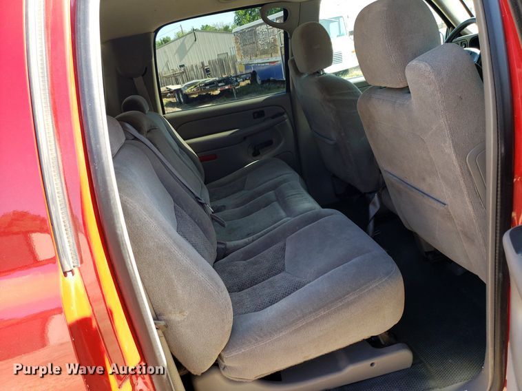 image for item DP7921 2004 Chevrolet Suburban  SUV