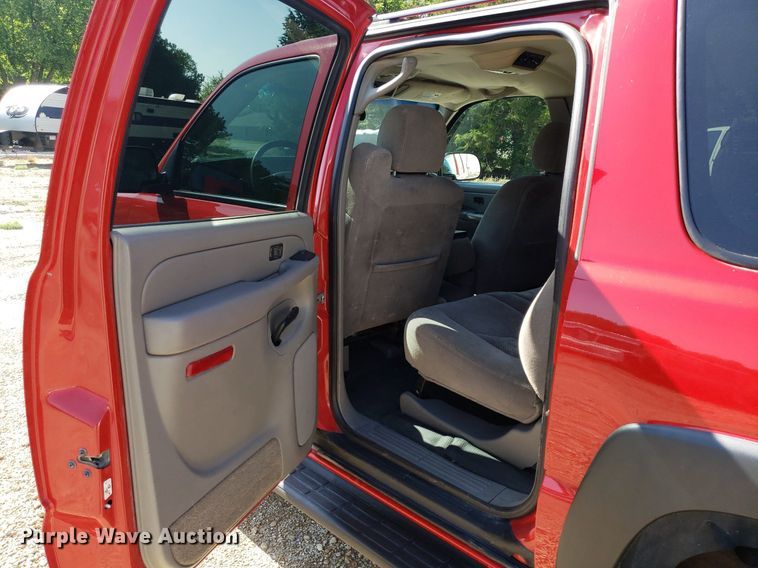 image for item DP7921 2004 Chevrolet Suburban  SUV