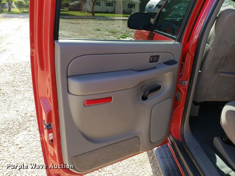 image for item DP7921 2004 Chevrolet Suburban  SUV