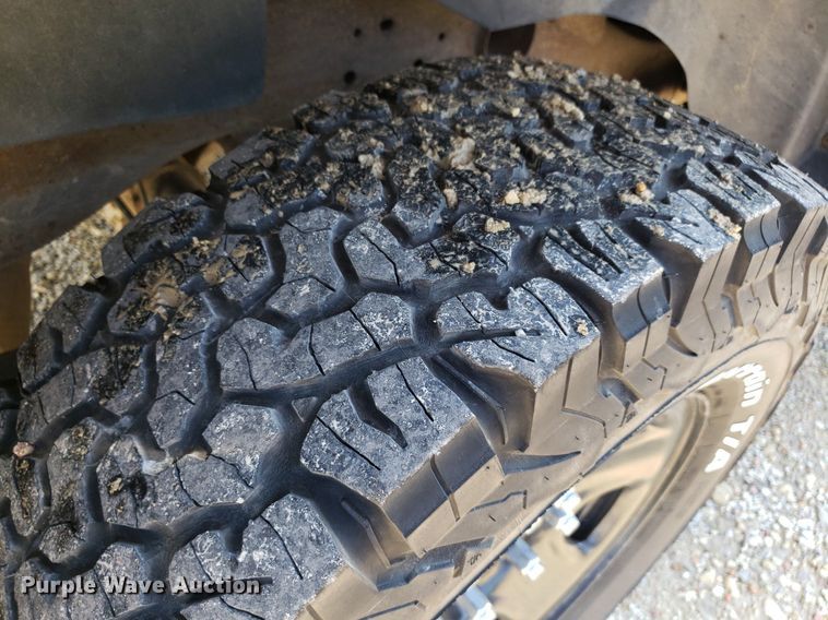 image for item DP7921 2004 Chevrolet Suburban  SUV