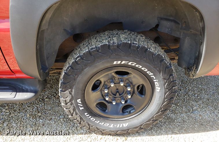 image for item DP7921 2004 Chevrolet Suburban  SUV