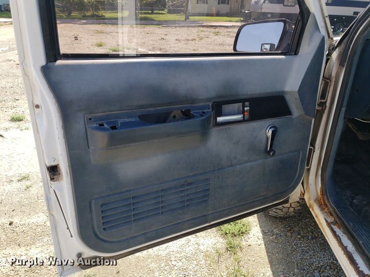 image for item DP7922 1992 Chevrolet K2500  flatbed pickup truck