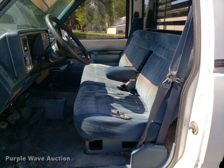 image for item DP7922 1992 Chevrolet K2500  flatbed pickup truck