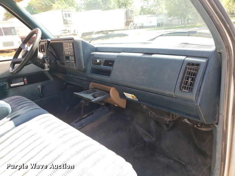 image for item DP7922 1992 Chevrolet K2500  flatbed pickup truck