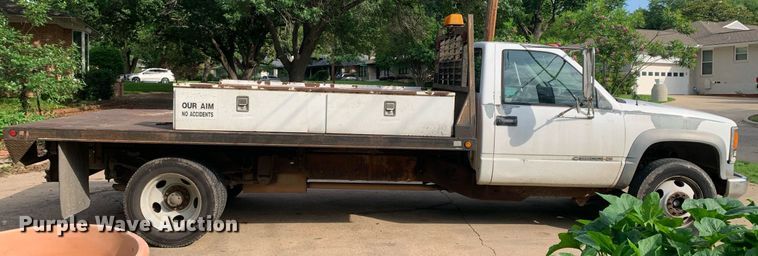 image for item DP8647 2000 Chevrolet C3500HD  flatbed pickup truck