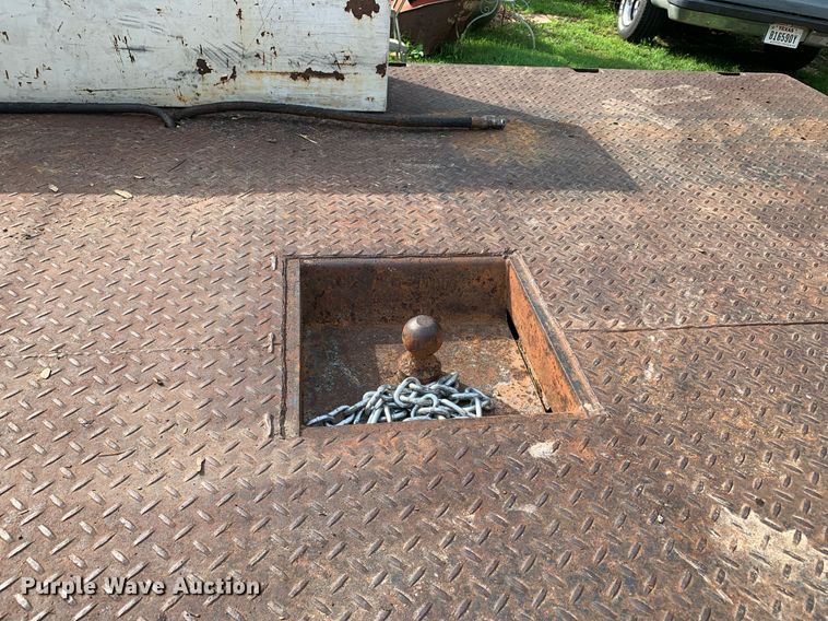 image for item DP8647 2000 Chevrolet C3500HD  flatbed pickup truck