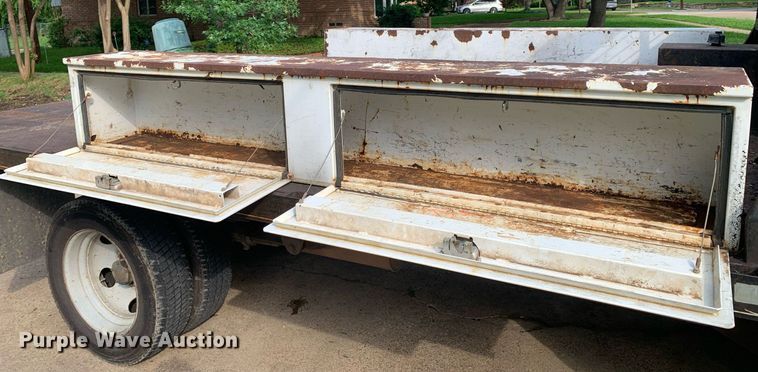 image for item DP8647 2000 Chevrolet C3500HD  flatbed pickup truck