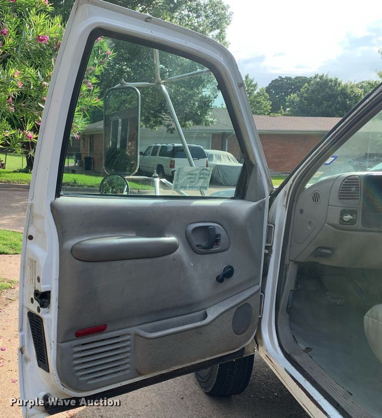 image for item DP8647 2000 Chevrolet C3500HD  flatbed pickup truck