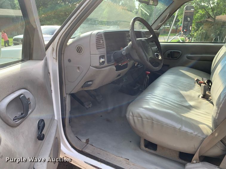 image for item DP8647 2000 Chevrolet C3500HD  flatbed pickup truck