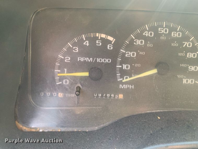 image for item DP8647 2000 Chevrolet C3500HD  flatbed pickup truck