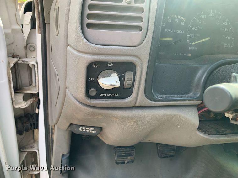 image for item DP8647 2000 Chevrolet C3500HD  flatbed pickup truck